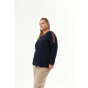 Blusa de Punto Azul Marino con Cuello en V para Mujer Talla Grande RMG, con Detalle de Pedrería y Acento de Tul en Hombros y Espalda - Product Image 2