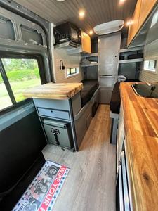 MEJOR VENTA 2022, MERCEDES-BENZ SPRINTER 2500 4X4, CONVERSIÓN A CAMPER PERSONALIZADA, TURBODIÉSEL V6, TRACCIÓN EN LAS CUATRO RUEDAS, CARROCERÍA DE TECHO ALTO - Product Image 4