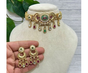 Magnifique ensemble de collier et de boucles d'oreilles en or plaqué de haute qualité, finition antique, style Rajwadi, pour femmes, traditionnel, pour mariage, fiançailles - Product Image 3