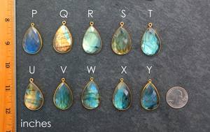 Collier à pendentif en labradorite avec design doré Cadeau parfait pour elle en vert ou bleu - Product Image 6