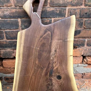 Tabla de cortar gruesa de madera de acacia natural rectangular grande de alta calidad al por mayor con asa para decoración de mesa y cocina - Product Image 1