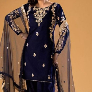 NEW--STYLISH & belle robe KURTA avec SALWAR sur tissu de soie embellissant les perles de verre de cristal, DABKA travail pour les tenues de fête @ 2022 - Product Image 1