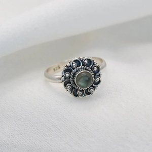 Labradorita 925 Anillo de piedras preciosas de plata esterlina Piedra lunar negra Anillo de flor pequeña Joyería elegante hecha a mano - Product Image 4