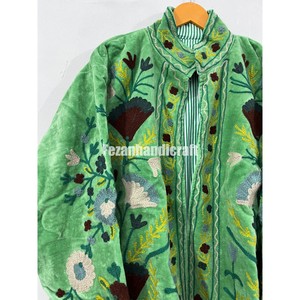 Veste d'automne unisexe d'hiver à col montant, vente en gros de tissu en velours tricoté en coton ouzbek Suzani broderie florale cousue à la main - Product Image 2