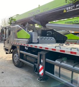 เครน QY25V Zoomlion ZTC251V รถบรรทุกมือสอง25ตันสีเขียวเครนเคลื่อนที่ Zoomlion ราคาดี! - Product Image 1