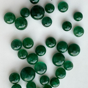 Cabochons d'émeraude naturelle de qualité supérieure de 6mm à 9mm Pierres précieuses vertes véritables de haute qualité pour la conception de bijoux personnalisés - Product Image 1