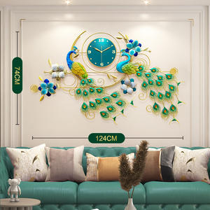 Horloge murale en métal accrocheuse qui apporte un charme industriel et un style contemporain à votre espace, magnifiquement réalisée par BRUSHSTROKE. - Product Image 5