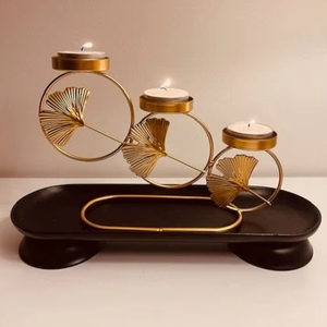 Portavelas de metal de estilo decorativo adecuado para patios exteriores, terrazas, balcones y acogedora Configuración de iluminación nocturna - Product Image 1