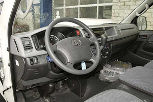 Fourgonnette de transport de passagers à toit haut de 16 places, modèle 2023, conçue pour un transport de groupe confortable et fiable - Product Image 5