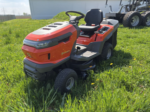 รถแทรกเตอร์ตัดหญ้า Husqvarna TC 215T ขนาด 95 ซม. เครื่องยนต์ 15.9 แรงม้า แบบสองสูบ ระบบส่งกำลังไฮโดรสแตติก ถังเก็บหญ้าขนาด 300 ลิตร - Product Image 2