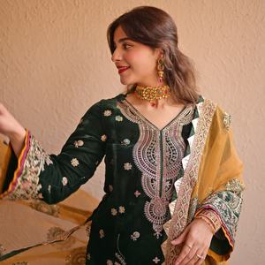 AJM Trade House 1012's Nice Designer Ethnic Pakistanais Costumes pour femmes en soie pour les fêtes - Product Image 2