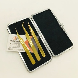 Pinzas Profesionales para Extensión de Pestañas de Acero Inoxidable Chapadas en Oro con Logotipo Grabado Personalizado, Sostenibles, Puntiagudas y con Agarre Fuerte - Product Image 2