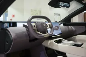 VOITURE D'OCCASION 2025 AVA-TR 12 Faible Kilométrage Automatique Toit Panoramique Feux LED Feux Diurnes LED 6 Places Prête à l'Expédition - Product Image 2