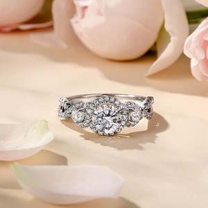 แหวนหมั้นเพชรสามเม็ด Jeulia Platinum Halo Infinity พร้อมเพชรทรง Asscher Radiant หรือทรง Emerald Cut - Product Image 5