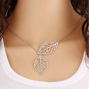 Collar Delysia King Leaf, Cadena de Clavícula con Doble Hoja, Aleación Chapada en Oro y Titanio, Cadena de Caja Moderna para Regalo - Product Image 3