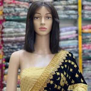 Conjunto de sari de terciopelo y blusa de seda Malai con bordados ricos y elaborados, borde elegante adecuado para uso tradicional. - Product Image 1