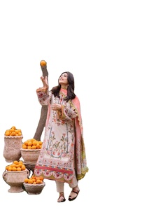 ชุดเดรสสไตล์ปากีสถานสุดเก๋จาก WS INTERNATIONAL ดีไซน์ลายดอกไม้บนผ้าชีฟองสีขาว ให้ลุคดูดีมีระดับ - Product Image 1