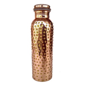 Bouteille d'eau en cuivre élégante, faite à la main, design unique, bouteille d'eau en cuivre de haute qualité pour la maison et les voyages - Product Image 1