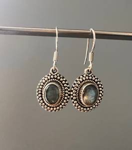 Vente en gros de bijoux en argent 925 Ensemble de lunette douce simple Labradorite Pierre de lune noire Inspiré de la mode Boucles d'oreilles en argent 925 à la mode - Product Image 3