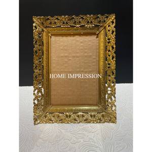 Cadre photo élégant en laiton antique détaillant complexe en métal pour encadrer des portraits de famille et des photos d'événements spéciaux - Product Image 6