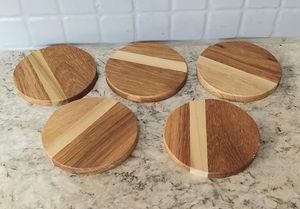 Modèle de montagnes russes pendaison de crémaillère sous-verres ronds en bois de marbre pendaison de crémaillère pour une utilisation tasses et porte-boissons élégants - Product Image 4