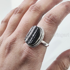 Bague pour femme en argent sterling 925 avec pierre précieuse naturelle tourmaline noire, pierre de naissance d'octobre, bague simple, bijoux faits à la main pour Noël - Product Image 2