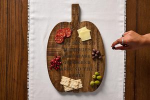 Plateau de service de table planche à charcuterie plateau à fromages plateau décoratif taille personnalisée couleur bois naturel - Product Image 6