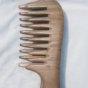 หวีไม้ซี่ห่างสำหรับนวดหนังศีรษะและสางผม สำหรับผู้หญิง ใช้ที่บ้าน งานฝีมือไม้ ป้ายติดผนัง - Product Image 1