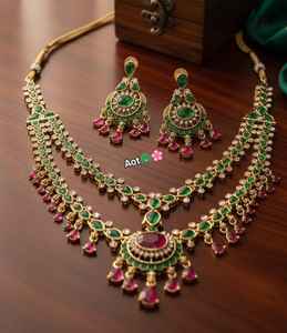 Conjunto de Joyería de Alta Calidad con Collar y Aretes Chapados en Oro con Diseño Tradicional de Laxmi, Estilo Étnico con Circonitas, Regalo para Bodas y Fiestas para Mujer - Product Image 1