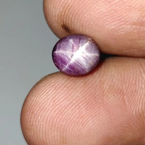 Gemas Mehrajudin, Rubí Estrella Rojo Rosado Natural, Cabujón Ovalado de 6 Rayos, Tratado con Cera/Aceite, Piedra Suelta de 3-5 Quilates, Rajasthan - Product Image 1