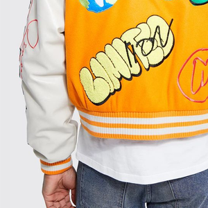 Chaqueta de béisbol Varsity personalizada con botones a presión, cuerpo de lana y mangas de cuero - Product Image 6