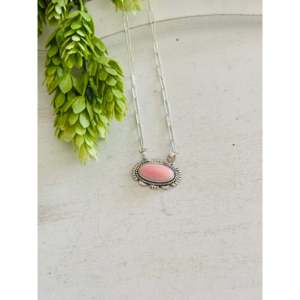 Collier vintage style sud-ouest avec coquillage rose et argent sterling, chaînes en laiton plaqué or avec perle pour mariage et fêtes - Cadeaux - Product Image 1