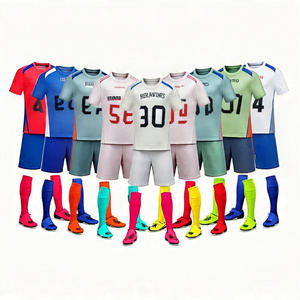 Venta al por mayor de camisetas de fútbol unisex personalizadas uniformes de club de fútbol equipo de fútbol desgaste Kit transpirable de secado rápido de poliamida cuello redondo - Product Image 4