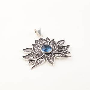 Pendentif de mode en argent sterling 925 avec topaze bleue de Londres, fleur de lotus oxydée, pierre de naissance de décembre, bijoux pour femmes pour Halloween - Product Image 6