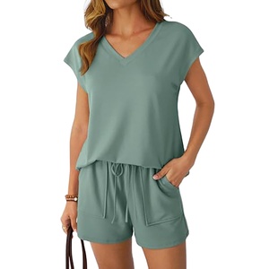 เสื้อพูลโอเวอร์ทรงทันสมัยเอวสูงพร้อมยางยืด ชุดเซ็ตฤดูร้อนสำหรับผู้หญิง ชุดสองชิ้น กางเกงขาสั้น ชุดเซ็ตผู้หญิง - Product Image 1