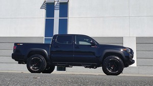 Camioneta TOYOTA TACOMA TRD PRO DOBLE CABINA 4x4 TRACCIÓN EN LAS 4 RUEDAS MOTOR V6 DE 3.5L DE CICLO ATKINSON - Product Image 3