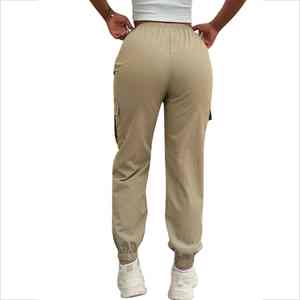 Pantalones cargo personalizados estilo streetwear con múltiples bolsillos, corte holgado, perfectos para atuendos urbanos casuales de uso diario. - Product Image 5