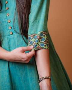 Robe en coton bohème imprimée à la main, longueur mollet, tissage à la main, mode éthique - Product Image 5