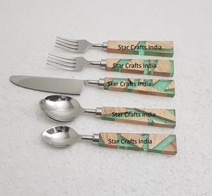 4 Pcs Argenterie à résistance à la chaleur en acier inoxydable et manche en résine vente en gros de couverts couverts ensembles de vaisselle - Product Image 4