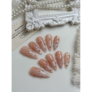 Ongles press-on en cristal Soft Glam, élégants et confortables - Product Image 3