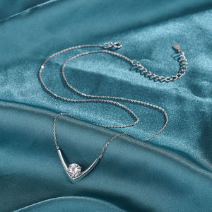 Collier pendentif en argent sterling 925, forme en V profonde, couleur D, moissanite VVS, anniversaire de mariage, chaîne à maillons, 1,50 carat, taille brillant - Product Image 2