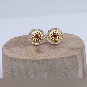 Boucles d'oreilles à la mode de style ethnique étoile dans le cercle rhodolite et zircon blanc avec placage en or jaune pour les mariages - Product Image 1
