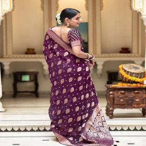 Sarees de luxe en crêpe Georgette Kadi pour femmes Couleurs vibrantes et drapé élégant Tenue indienne ethnique en gros pour les détaillants - Product Image 3