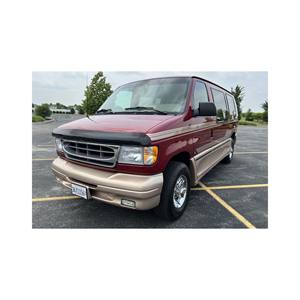 Versátil Ford Econoline Wagon con dirección izquierda AWD Drive R15 Neumáticos Asientos de cuero oscuro-Capacidad Fuerza Practicidad ofrecida - Product Image 3