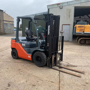 Chariot élévateur à palettes d'occasion 7FGU45, moteur diesel, capacité 2 tonnes, longueur fourche 1220 mm, largeur fourche 125 mm, terrain accidenté, garantie 2 ans - Product Image 1