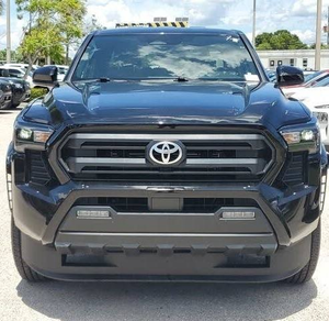 Toyota Tundra SR5 Doble Cabina RWD R20 2024 Usada en Excelente Estado, Volante a la Izquierda, Techo Oscuro, ACC, Tapicería de Tela, Faros LED Automáticos, Pantalla Táctil - Product Image 1