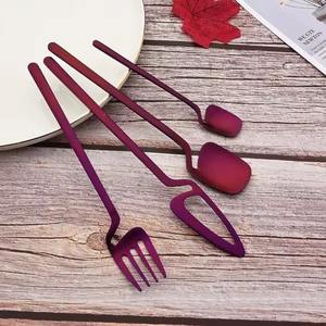 Ensemble de couverts rose poudré avec des poignées de style géométrique pour la salle à manger moderne, les hôtels, les restaurants et les fêtes en provenance d'Inde - Product Image 1