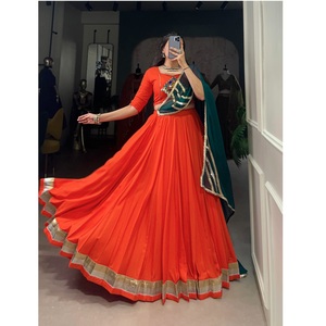 Diseñador tradicional indio Lehenga Choli para Navratri con puro rayón Lehenga y blusa de espejo Georgette Dupatta por exportación - Product Image 1