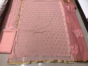 Nouvelle variété Faux Georgette Salwar Kameez pour adultes Robe Siroski Diamant Travail Mariages Achats en ligne Inde Tarif de gros - Product Image 4