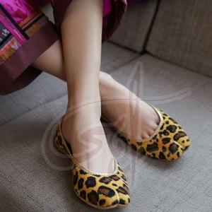 Venta al por Mayor de Calzado Khussa Personalizado para Mujer, Antideslizante, a la Moda, con Color y Logotipo Personalizados, de Alta Calidad - Product Image 2